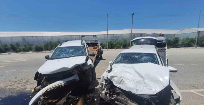 İki otomobilin çarpıştığı kazada 4 kişi yaralandı