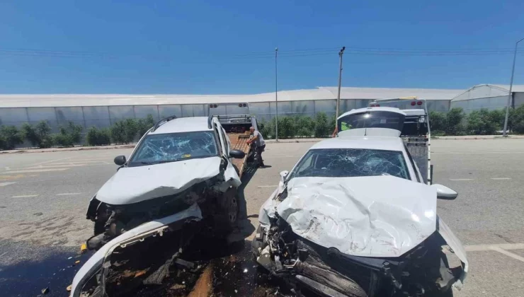 İki otomobilin çarpıştığı kazada 4 kişi yaralandı