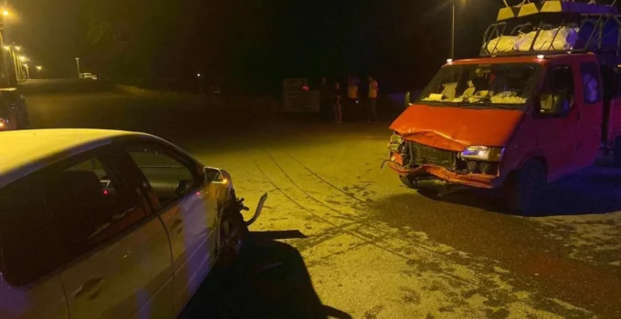 Antalya’da kamyonet kazası: 3 yaralı