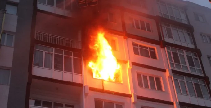 Yangın paniği Alanya’yı sardı: İki ayrı yangına hızlı müdahale